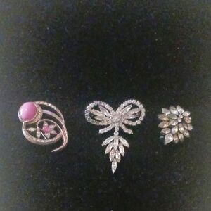 Elegant Brooch Set with Pink and Silver Accents